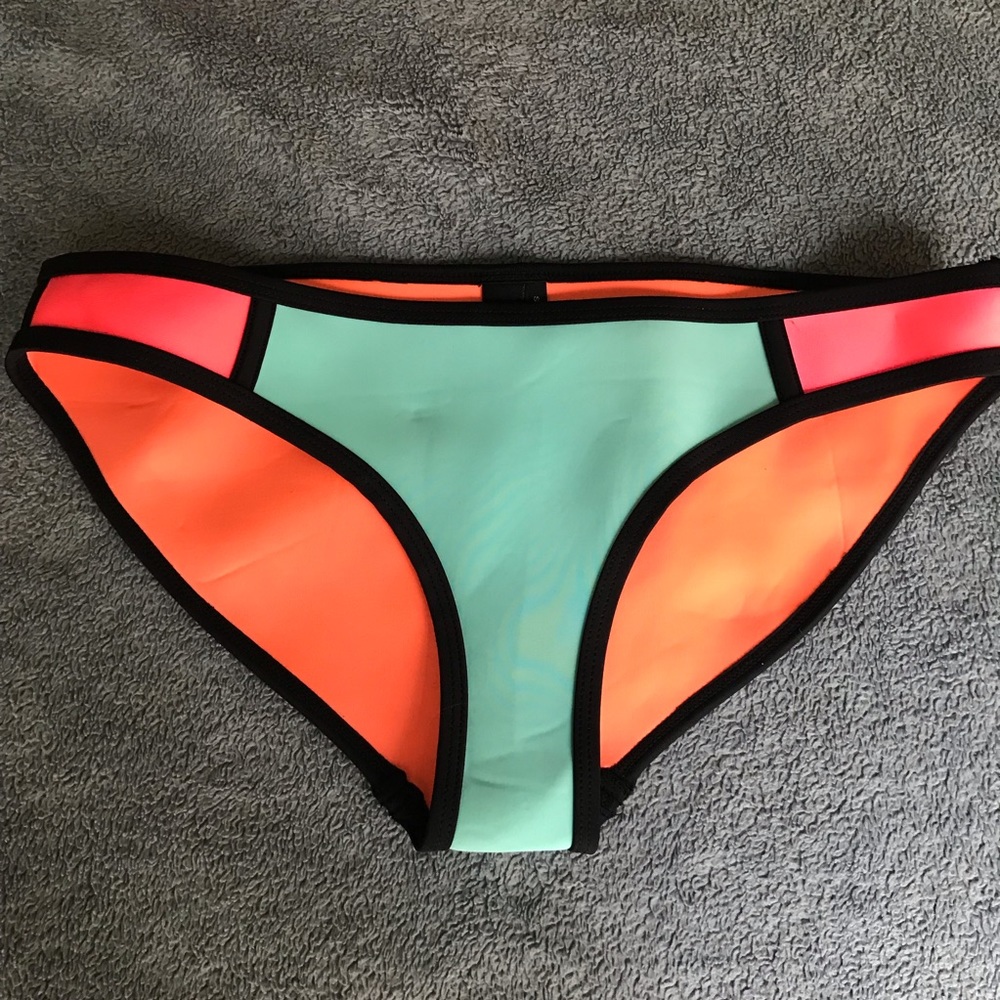 👙 Triangl Neoprene Bikini Blue and Pink 👙 - Picture 8 of 8